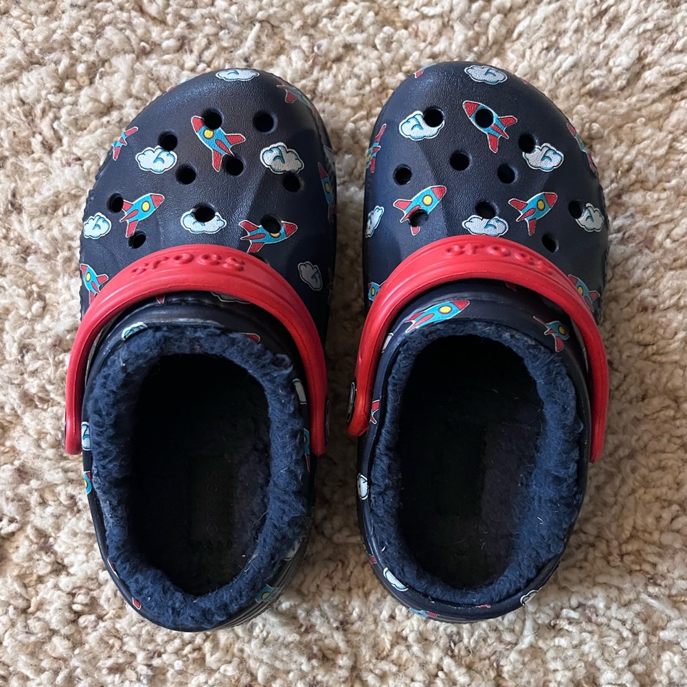 Like New Space Themed Lined Toddler Crocs 🐊